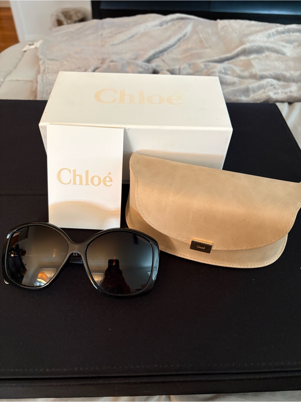 Nwot Chloe Women's Sunglasses With Case